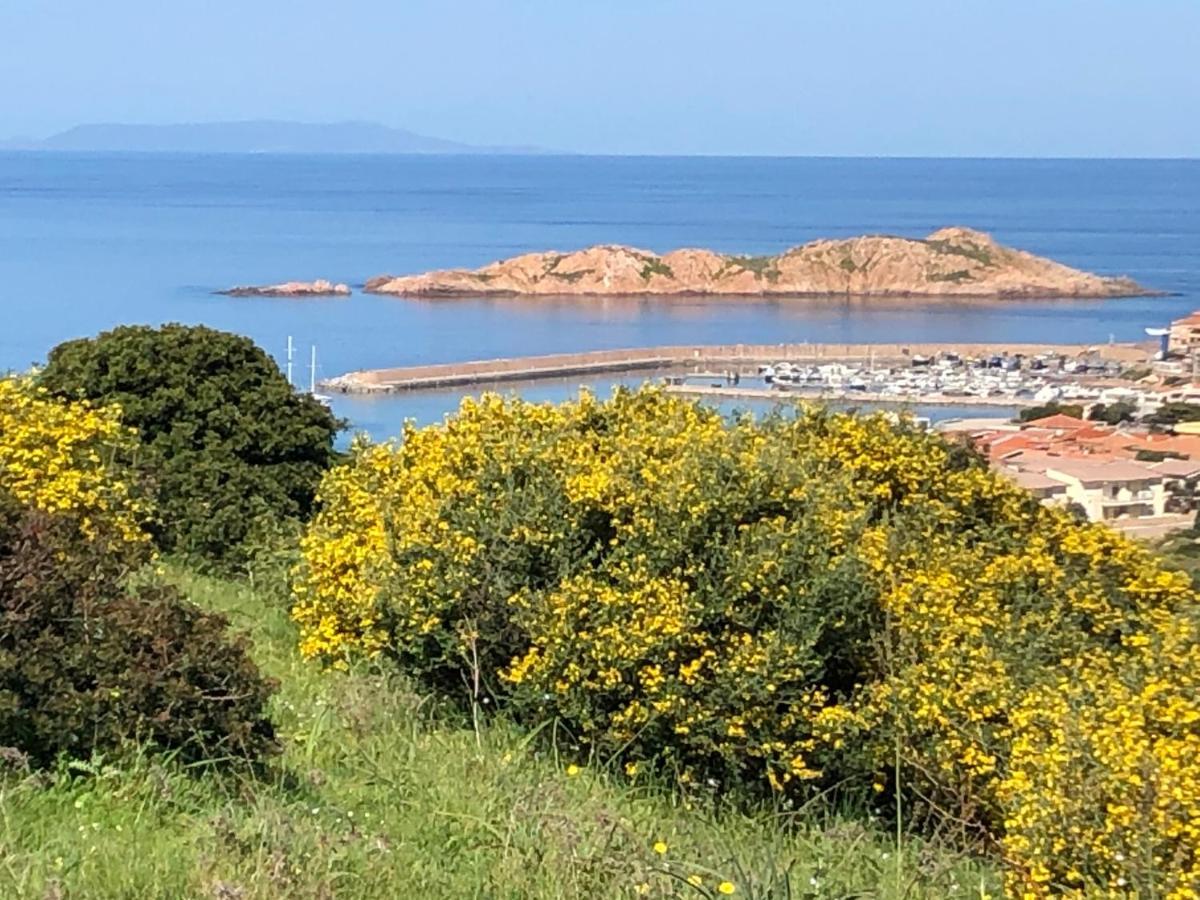 Borgo Spiaggia Isola Rossa Eksteriør billede