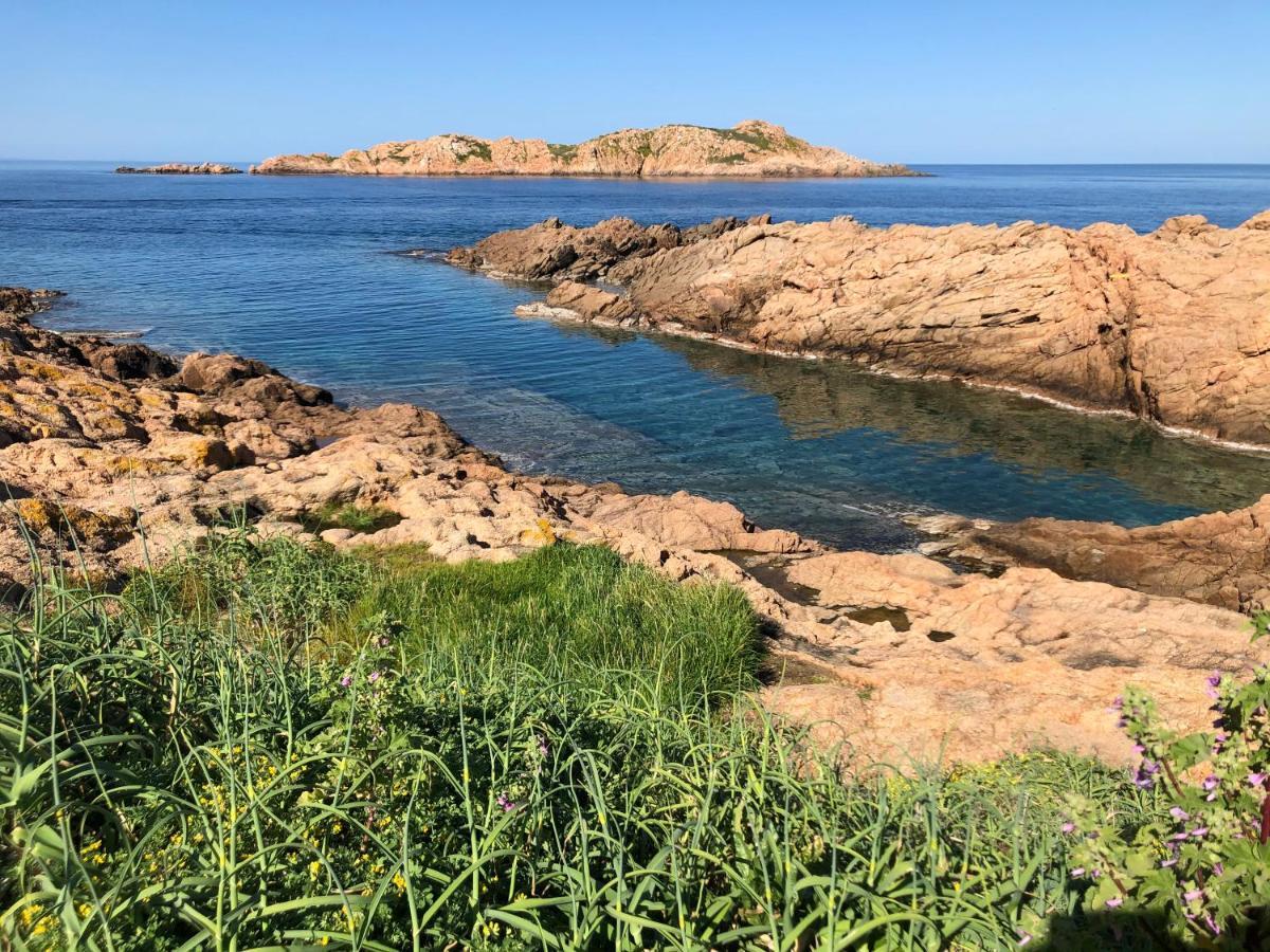 Borgo Spiaggia Isola Rossa Eksteriør billede
