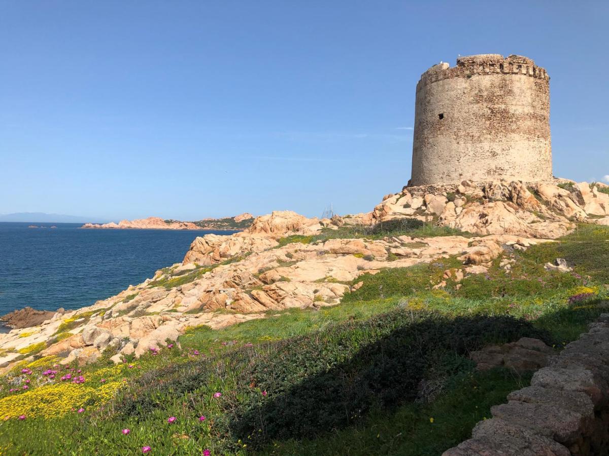 Borgo Spiaggia Isola Rossa Eksteriør billede