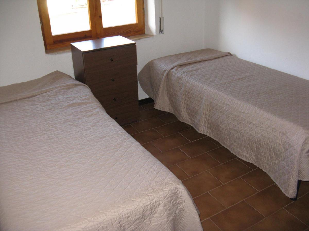 Borgo Spiaggia Isola Rossa Eksteriør billede