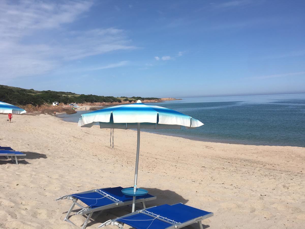 Borgo Spiaggia Isola Rossa Eksteriør billede